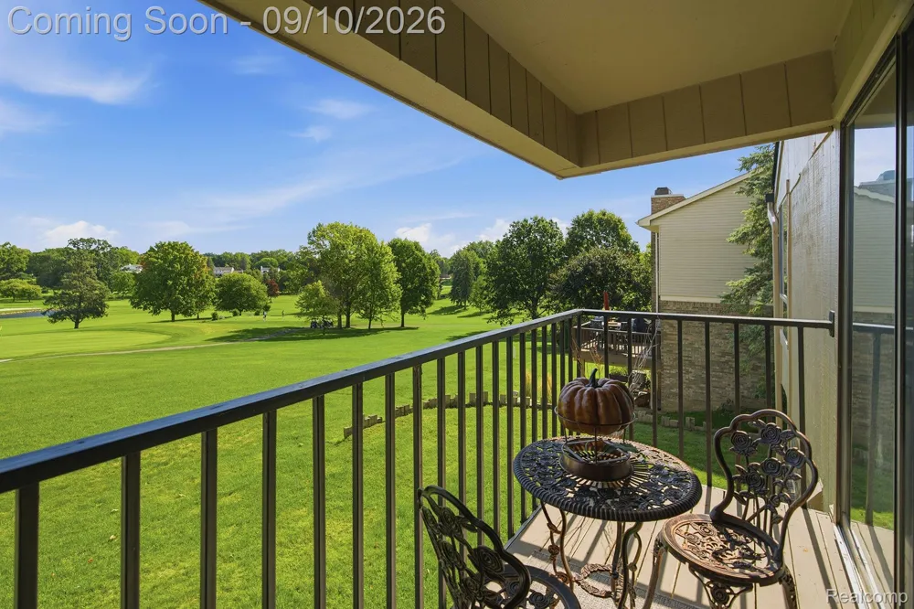 988 Golfview Court Rochester Hills City, MI 48307
