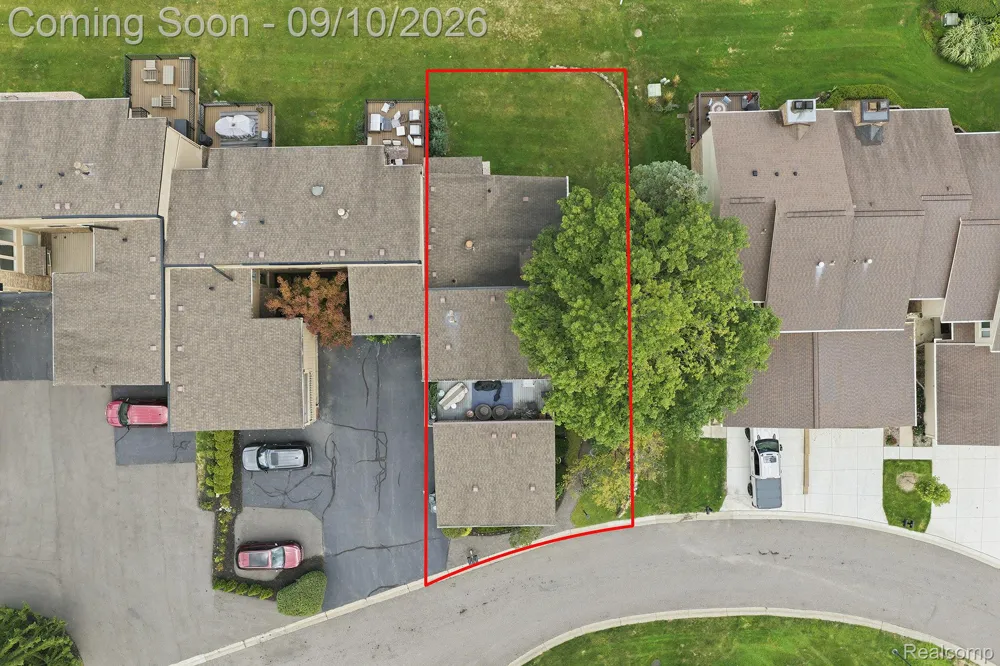 988 Golfview Court Rochester Hills City, MI 48307