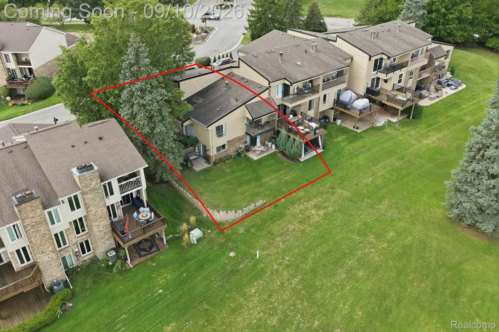 988 Golfview Court Rochester Hills City, MI 48307