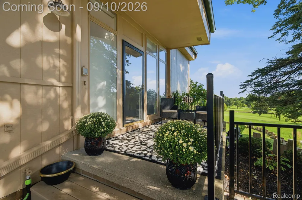 988 Golfview Court Rochester Hills City, MI 48307