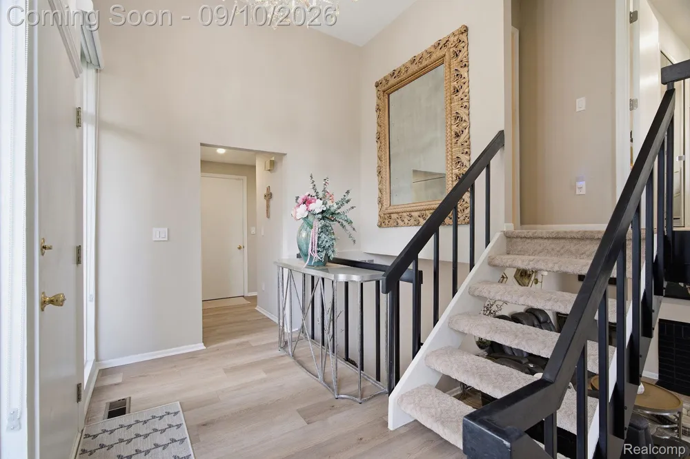 988 Golfview Court Rochester Hills City, MI 48307