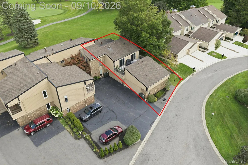 988 Golfview Court Rochester Hills City, MI 48307