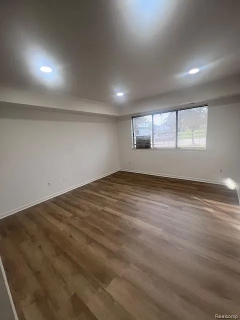 21936 Morley Avenue Dearborn City, MI 48124