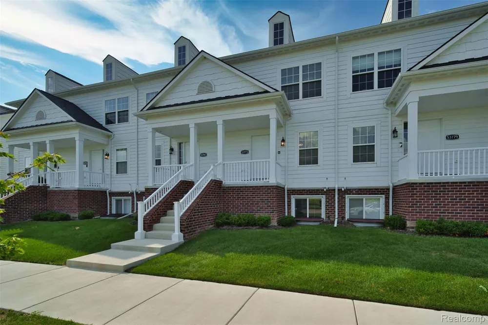 53773 Champlain Macomb Township, MI 48042