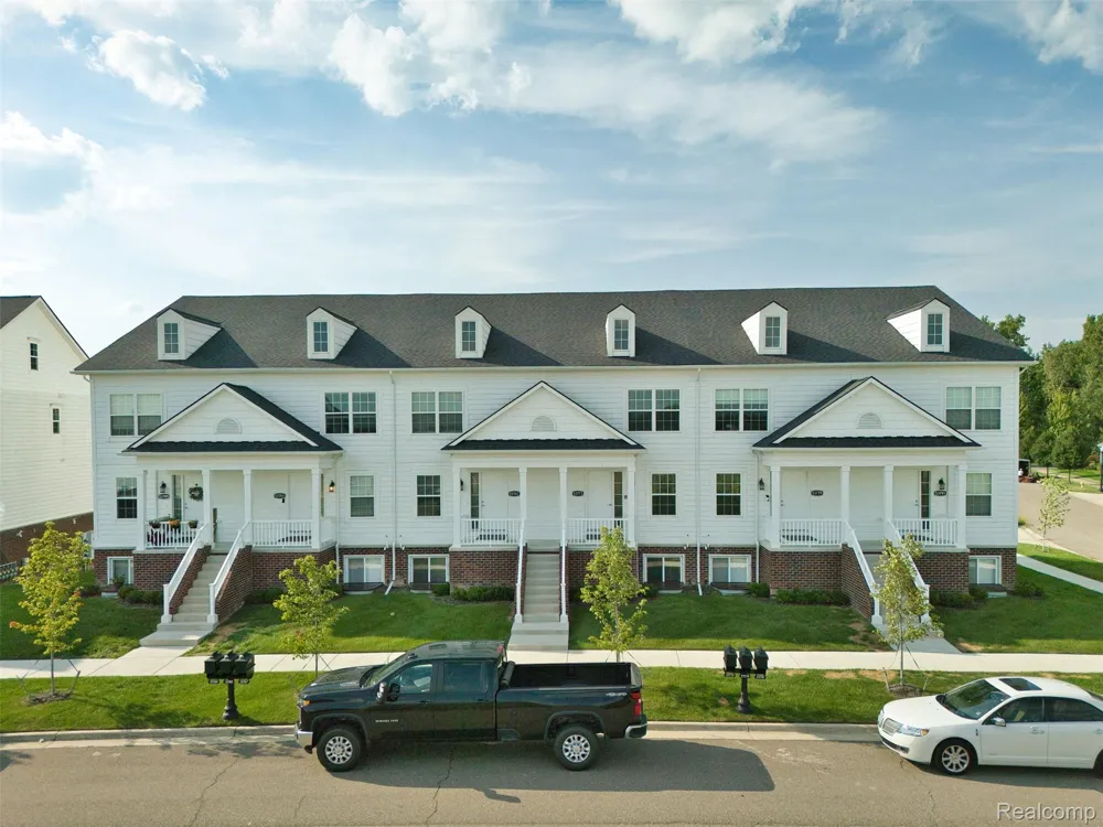 53773 Champlain Macomb Township, MI 48042
