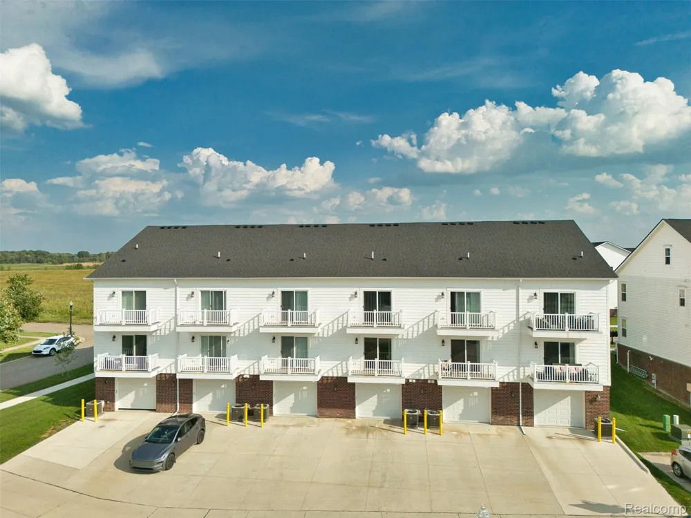 53773 Champlain Macomb Township, MI 48042