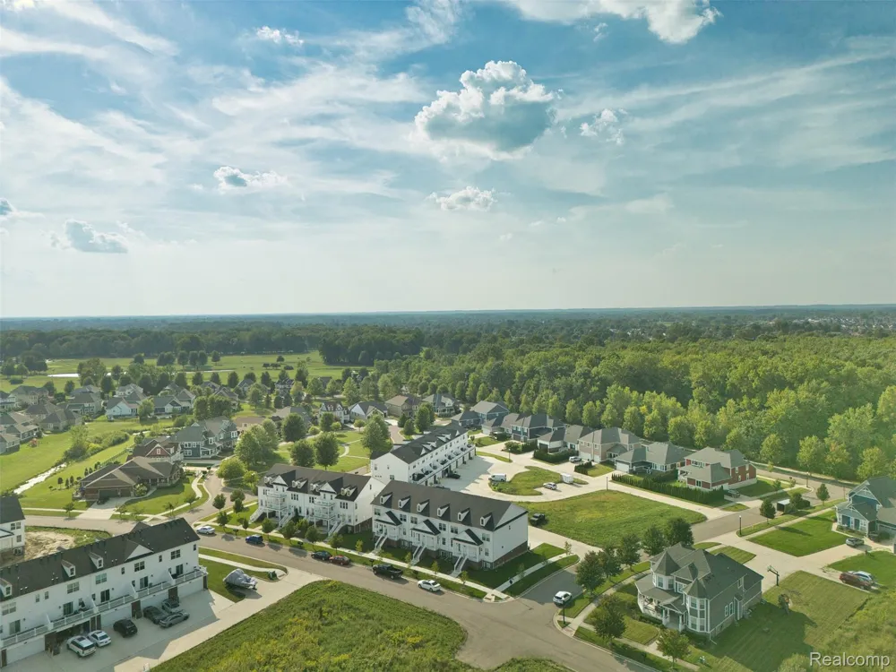 53773 Champlain Macomb Township, MI 48042