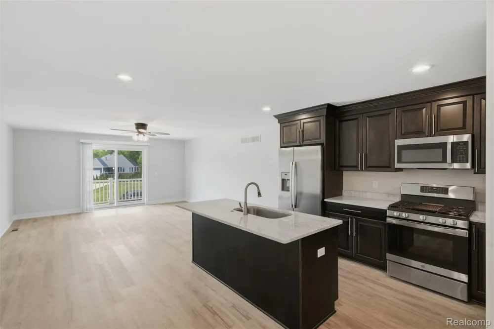 53773 Champlain Macomb Township, MI 48042