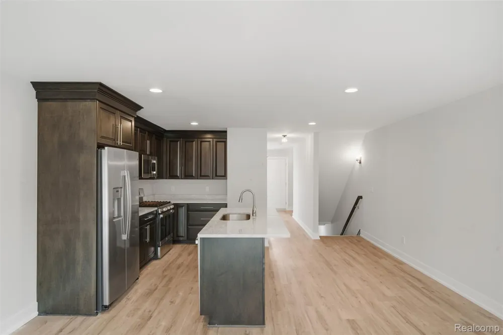 53773 Champlain Macomb Township, MI 48042