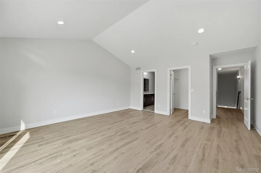 53773 Champlain Macomb Township, MI 48042
