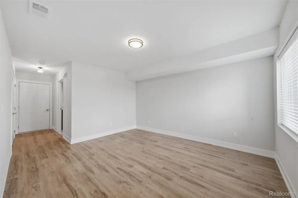 53773 Champlain Macomb Township, MI 48042