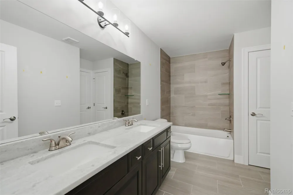 53773 Champlain Macomb Township, MI 48042