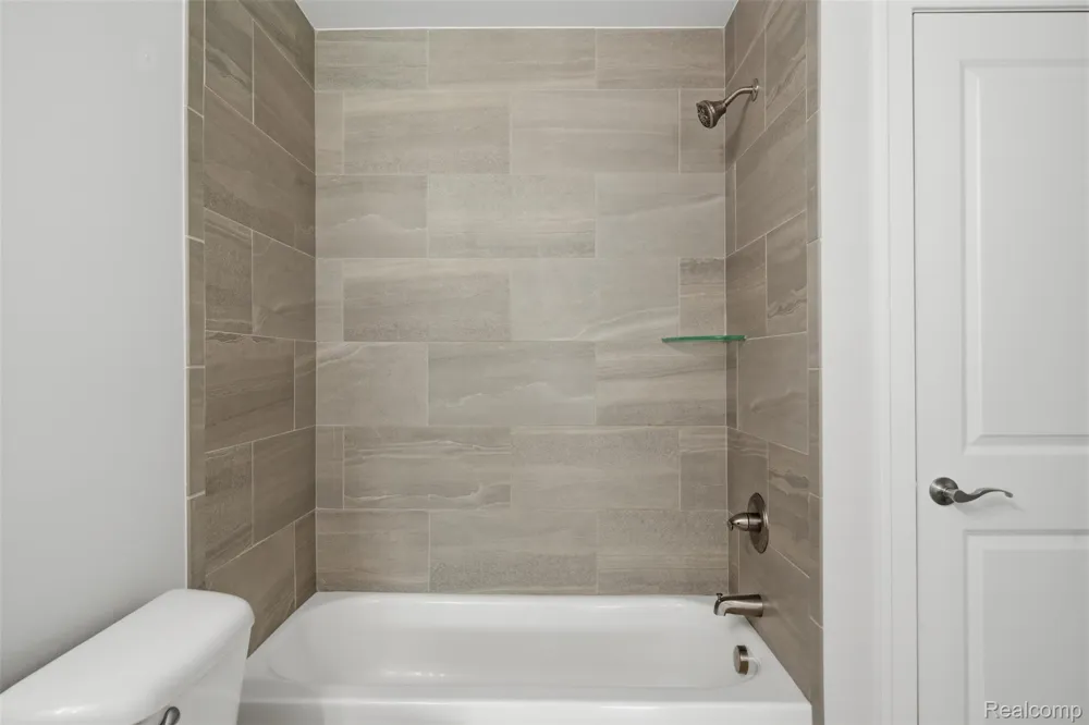 53773 Champlain Macomb Township, MI 48042