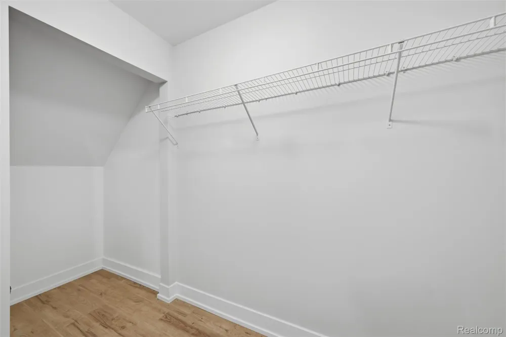 53773 Champlain Macomb Township, MI 48042