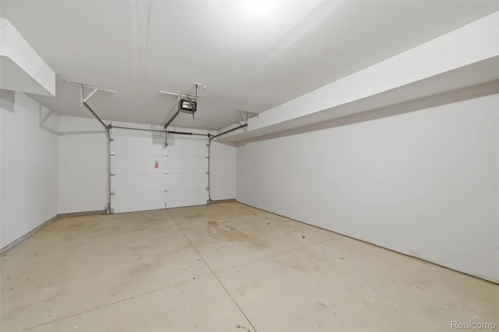 53773 Champlain Macomb Township, MI 48042