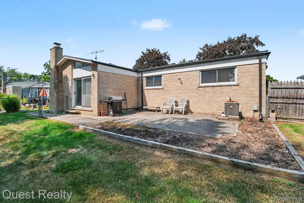 3450 Shampo Drive Warren City, MI 48092