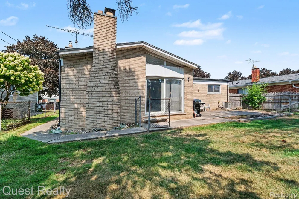 3450 Shampo Drive Warren City, MI 48092