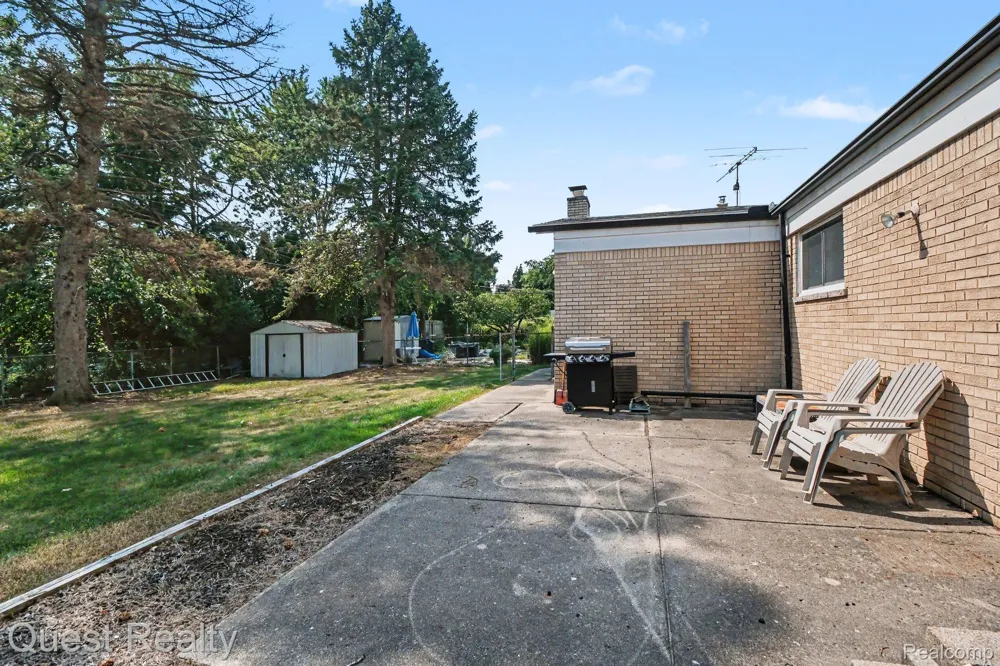 3450 Shampo Drive Warren City, MI 48092