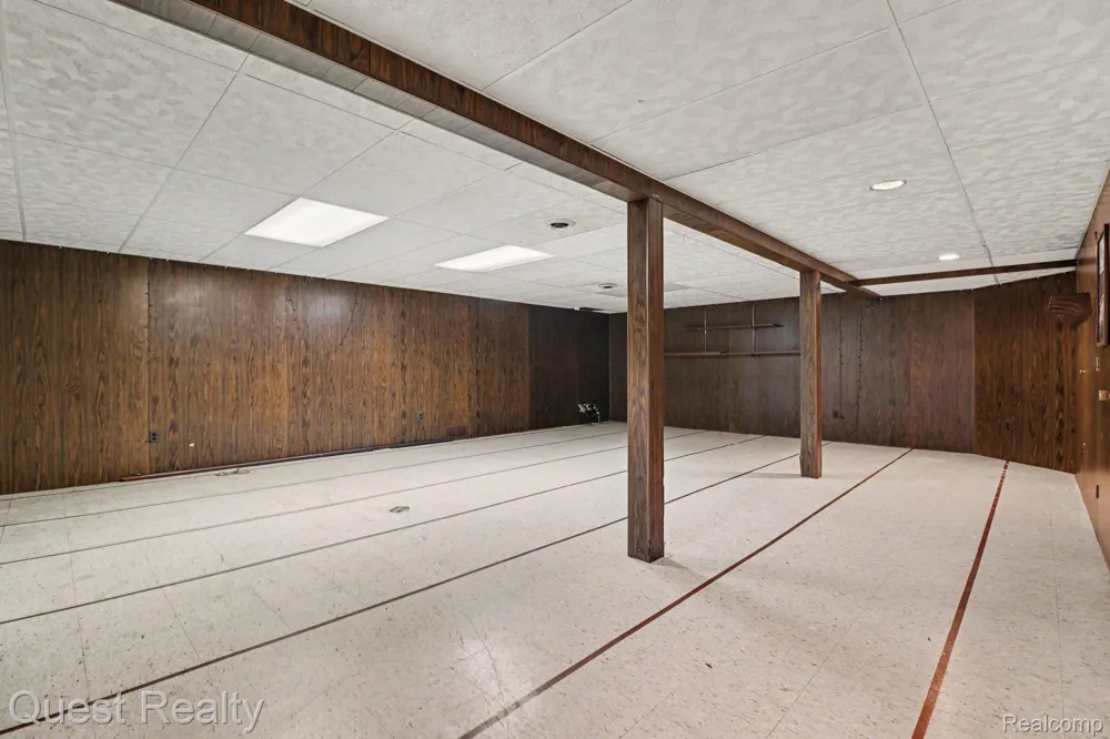 3450 Shampo Drive Warren City, MI 48092