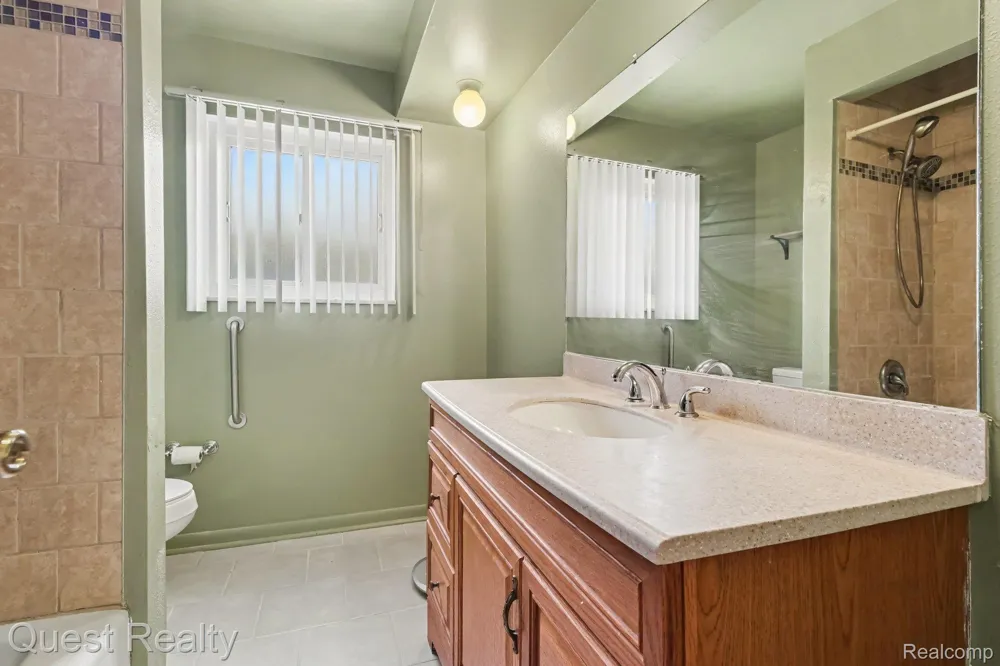 3450 Shampo Drive Warren City, MI 48092