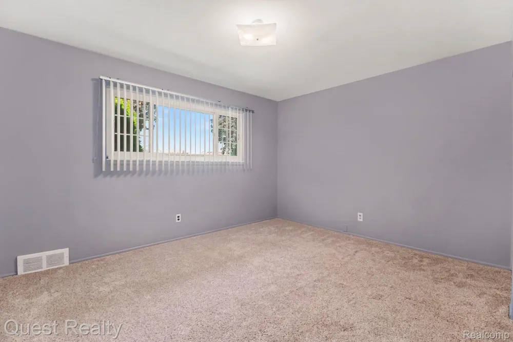 3450 Shampo Drive Warren City, MI 48092