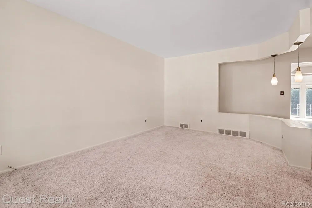 3450 Shampo Drive Warren City, MI 48092