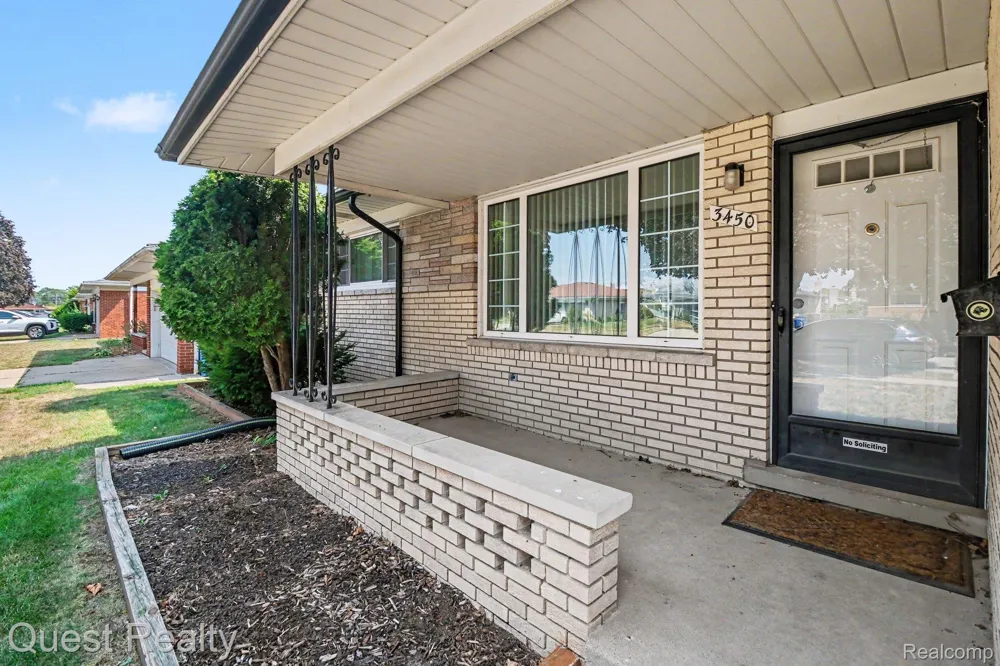 3450 Shampo Drive Warren City, MI 48092