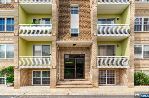 272 Walnut Street 5D