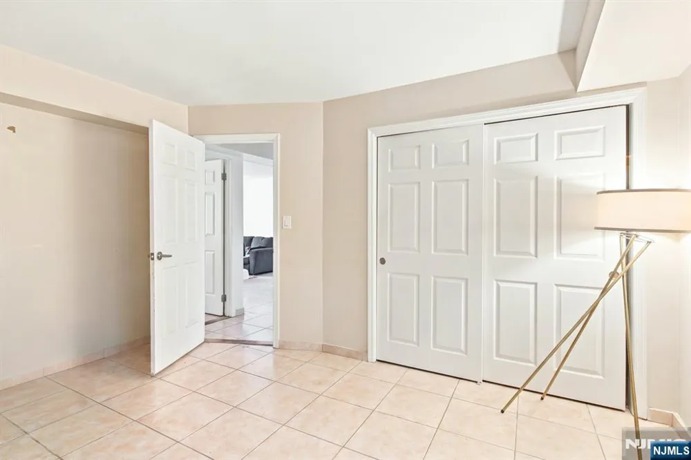 272 Walnut Street 5D Newark, NJ 07105