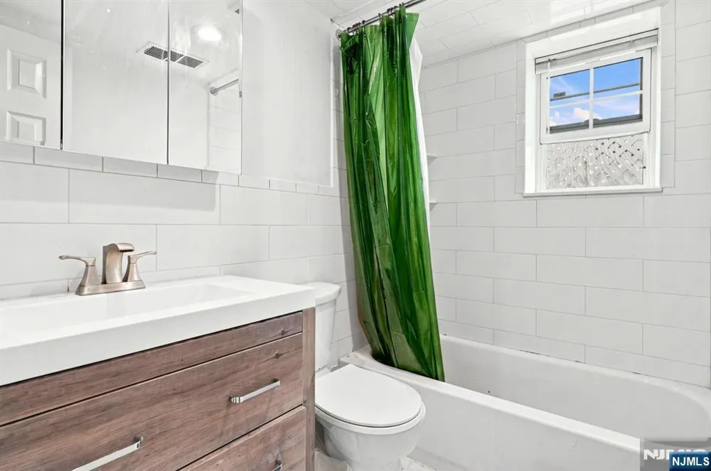 272 Walnut Street 5D Newark, NJ 07105