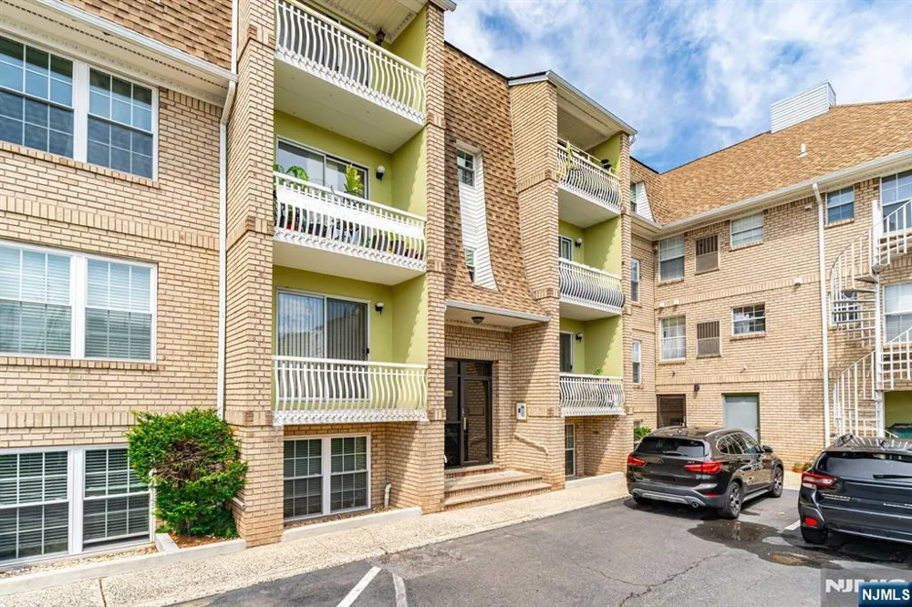 272 Walnut Street 5D Newark, NJ 07105