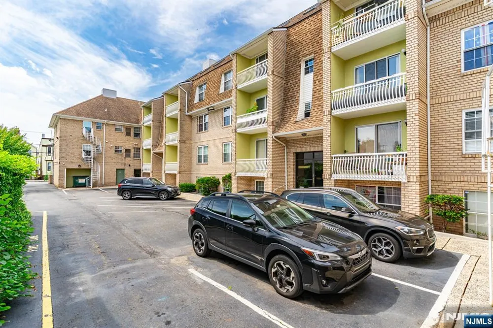 272 Walnut Street 5D Newark, NJ 07105