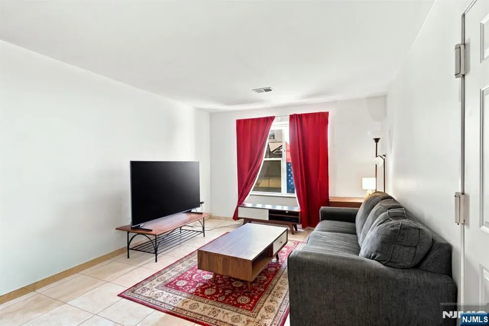 272 Walnut Street 5D Newark, NJ 07105
