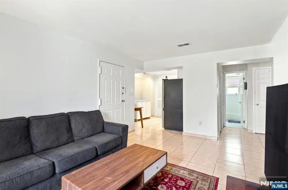 272 Walnut Street 5D Newark, NJ 07105
