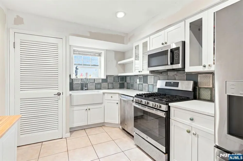 272 Walnut Street 5D Newark, NJ 07105