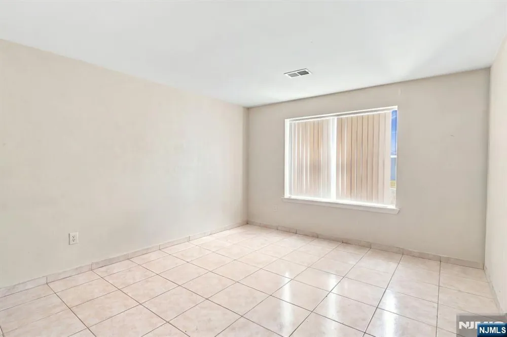 272 Walnut Street 5D Newark, NJ 07105