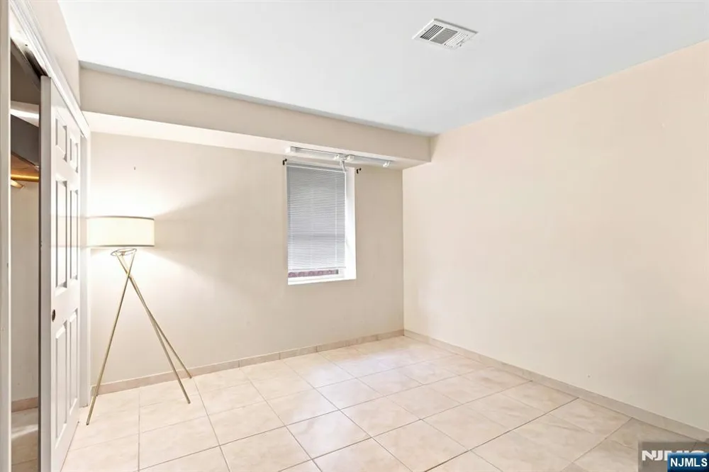 272 Walnut Street 5D Newark, NJ 07105