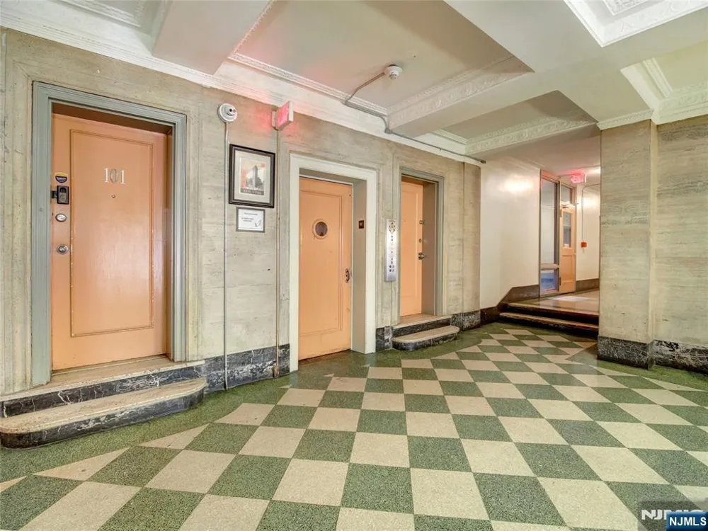 260 Harrison Avenue 104 Jersey City, NJ 07304