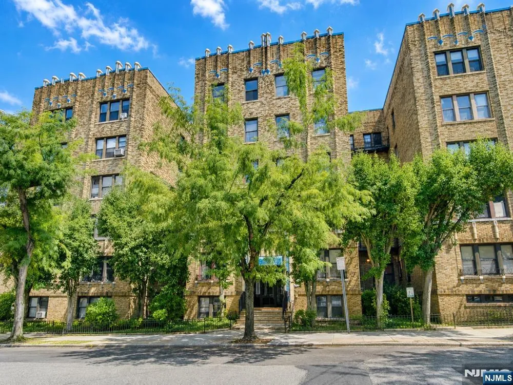 260 Harrison Avenue 104 Jersey City, NJ 07304