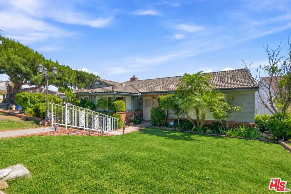 2402 Teasley Street La Crescenta, CA 91214