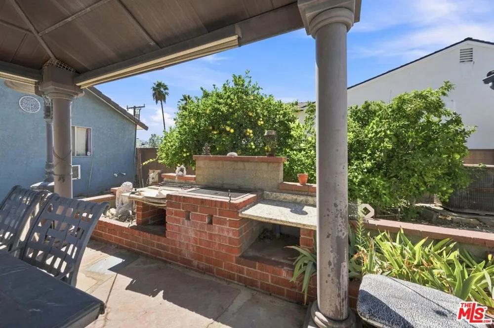 2402 Teasley Street La Crescenta, CA 91214