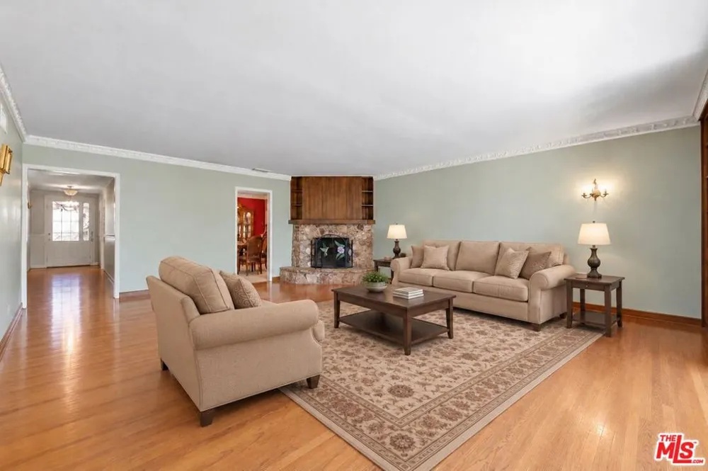 2402 Teasley Street La Crescenta, CA 91214
