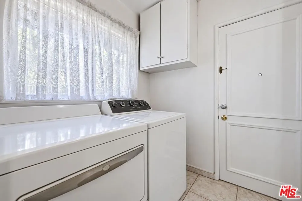 2402 Teasley Street La Crescenta, CA 91214