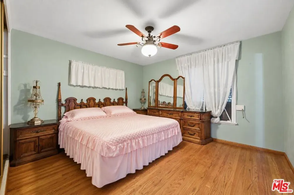 2402 Teasley Street La Crescenta, CA 91214