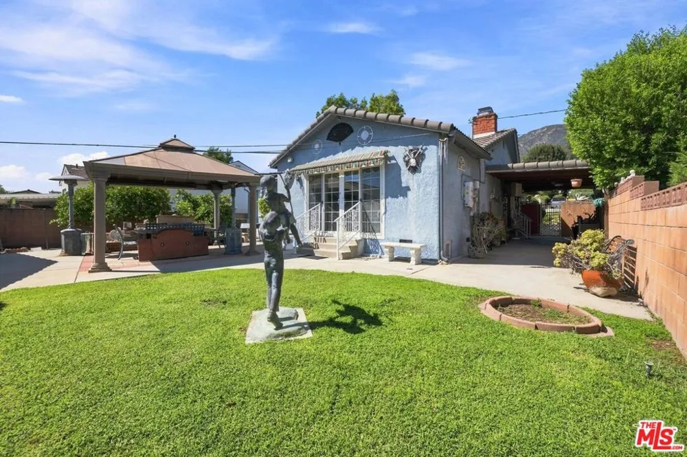 2402 Teasley Street La Crescenta, CA 91214