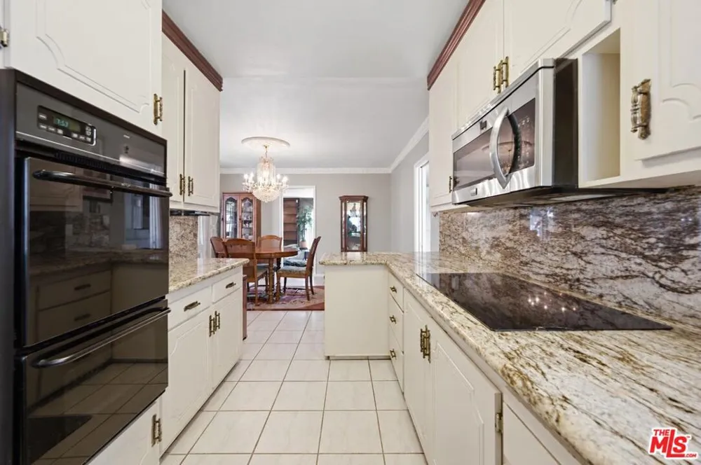 2402 Teasley Street La Crescenta, CA 91214
