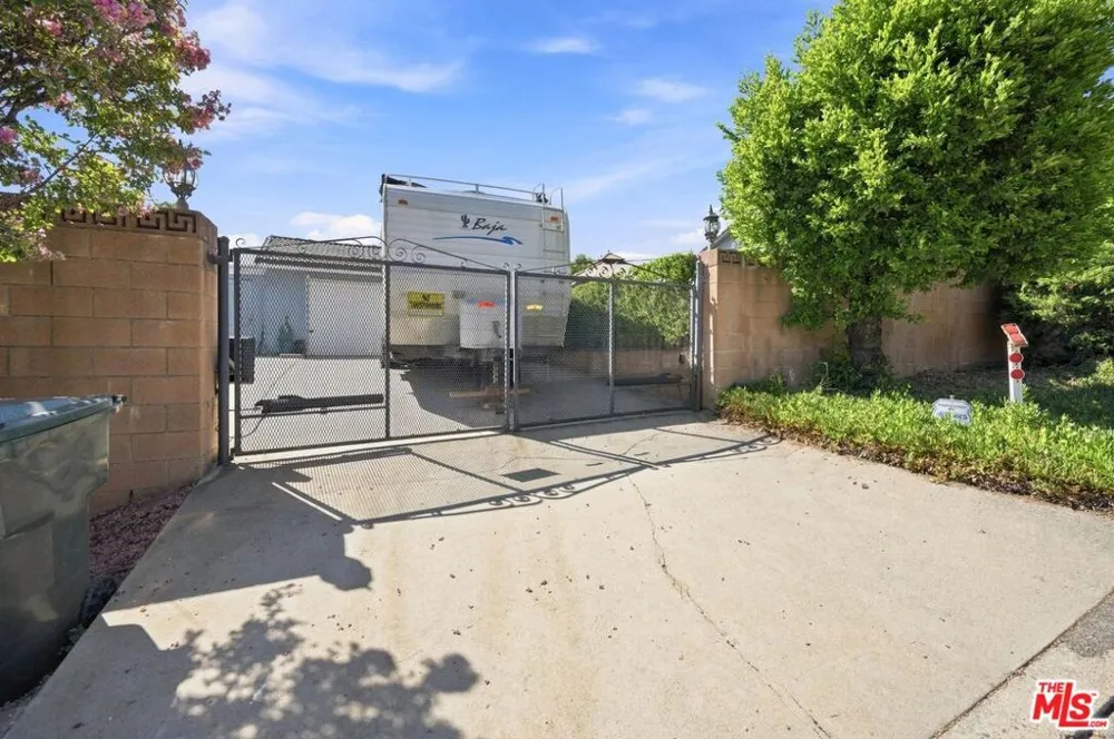 2402 Teasley Street La Crescenta, CA 91214