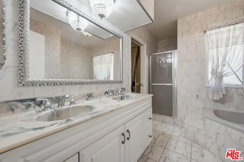 2402 Teasley Street La Crescenta, CA 91214