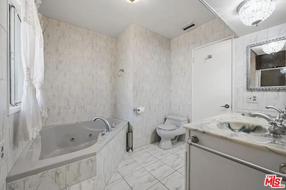 2402 Teasley Street La Crescenta, CA 91214