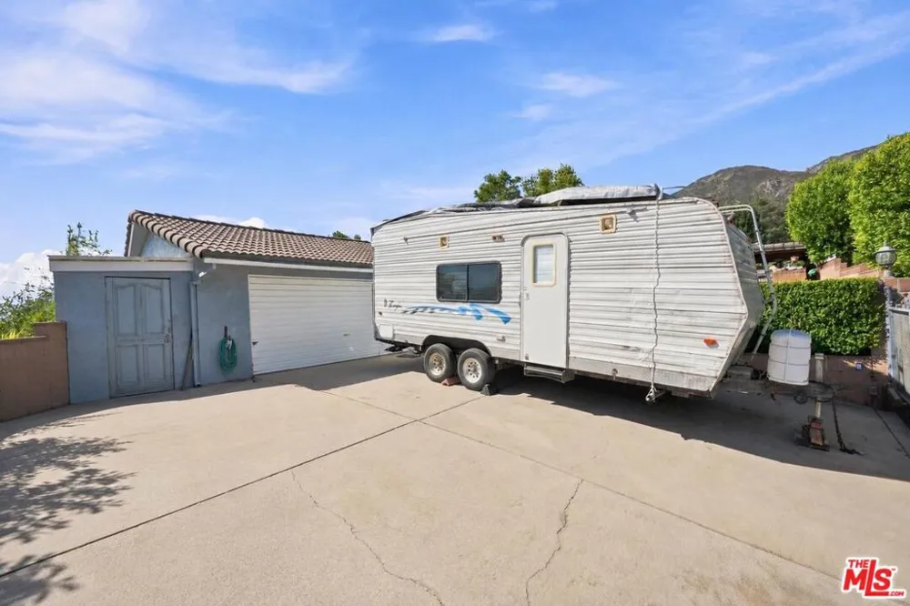 2402 Teasley Street La Crescenta, CA 91214